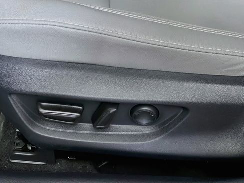 Used 2025 Toyota Camry SE w/ Convenience Package FWD image 15