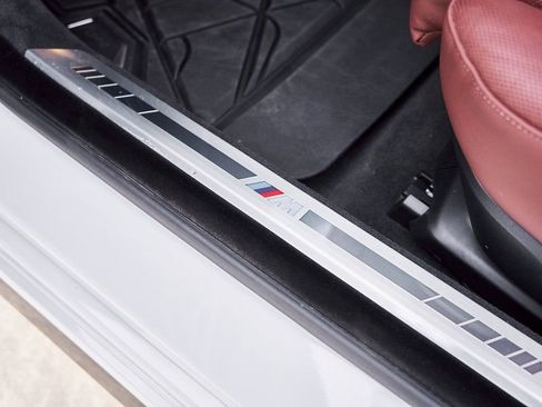 Used 2025 BMW 760i xDrive w/ Premium Package image 37