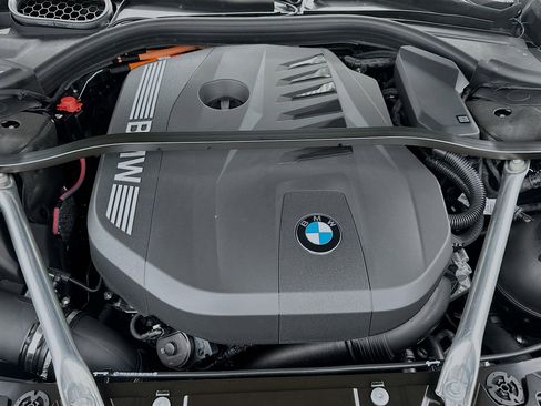 New 2026 BMW 750e xDrive w/ Premium Package image 26