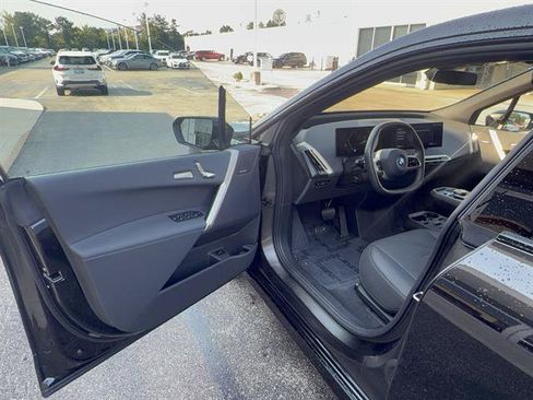 Used 2024 BMW iX xDrive50 w/ Premium Package AWD/4WD image 7