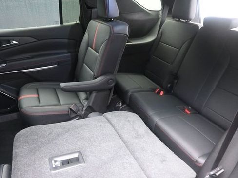 Used 2026 Chevrolet Traverse RS FWD image 21