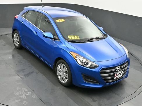 Used 2017 Hyundai Elantra GT image 32