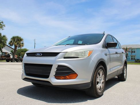 Used 2016 Ford Escape S FWD image 2