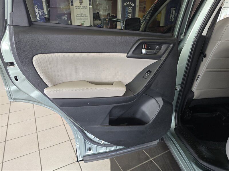 Used 2017 Subaru Forester 2.5i Limited AWD/4WD image 10