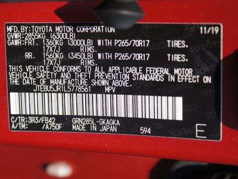 Used 2020 Toyota 4Runner SR5 AWD/4WD image 25