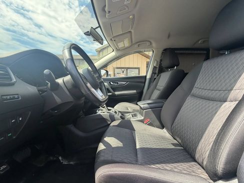 Used 2018 Nissan Rogue SV FWD image 16