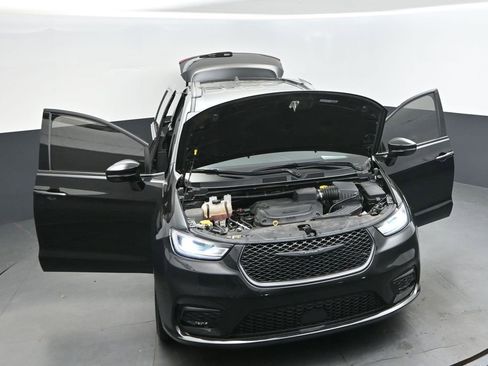 Used 2022 Chrysler Pacifica Touring-L w/ S Appearance Package image 53