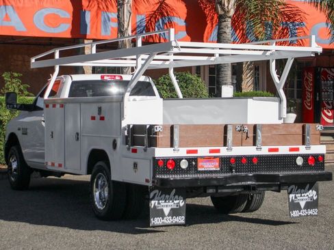 Used 2018 RAM 3500 Tradesman w/ Chrome Appearance Group image 7