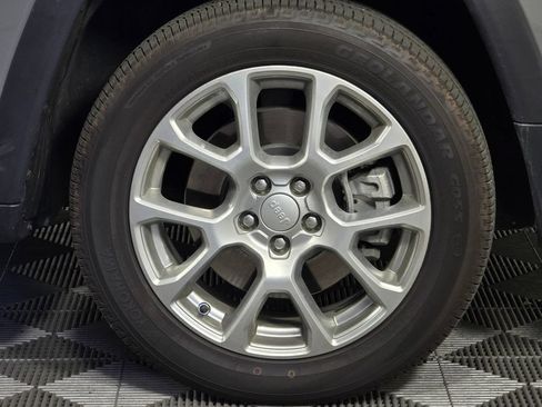 Used 2023 Jeep Compass Latitude AWD/4WD image 9