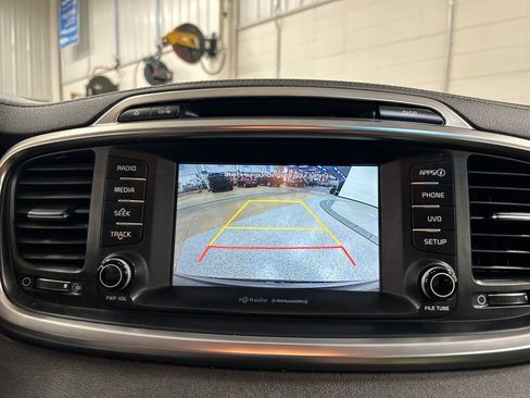 Used 2018 Kia Sorento AWD image 18