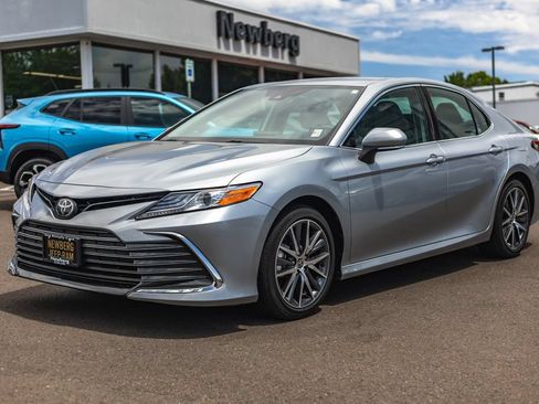 Used 2022 Toyota Camry XLE FWD image 4