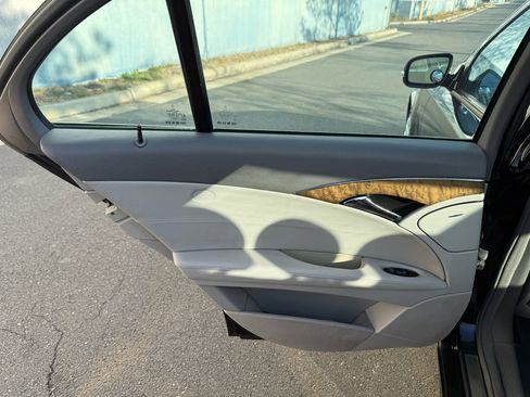 Used 2008 Mercedes-Benz E 350 4MATIC Sedan image 18