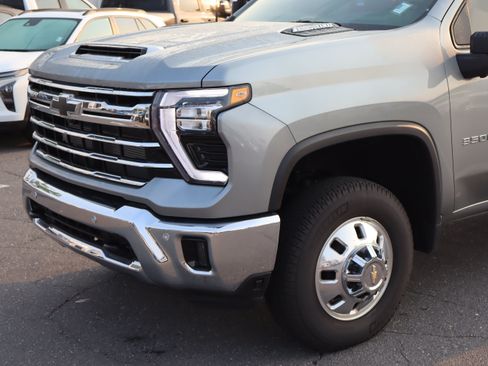 Used 2024 Chevrolet Silverado 3500 LTZ w/ LTZ Convenience Package AWD/4WD image 7