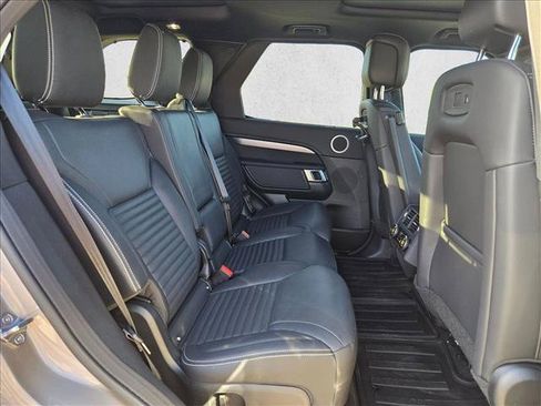 Used 2025 Land Rover Discovery Dynamic SE AWD/4WD image 21