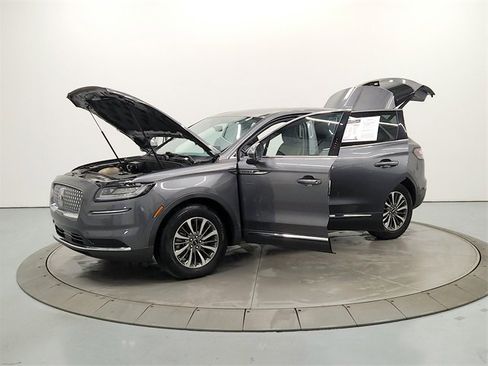 Used 2021 Lincoln Nautilus Reserve image 11