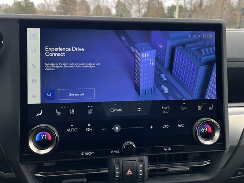 Used 2025 Lexus GX 550 w/ Accessory Package (31) image 48