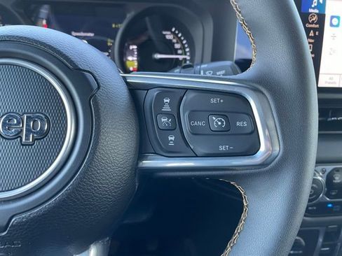Used 2024 Jeep Wrangler Unlimited Sahara w/ Technology Group AWD/4WD image 17