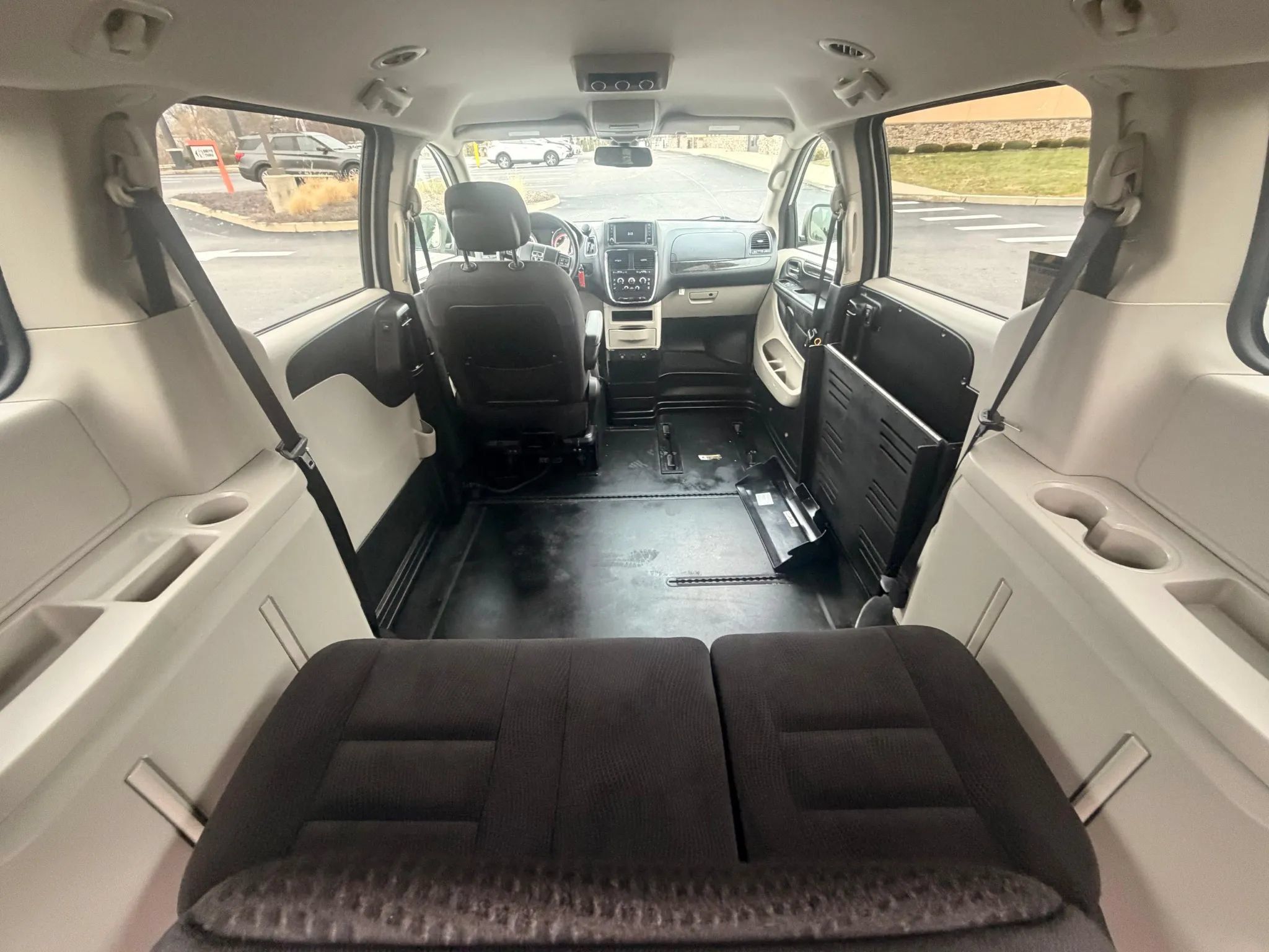Used 2019 Dodge Grand Caravan SE FWD image 16