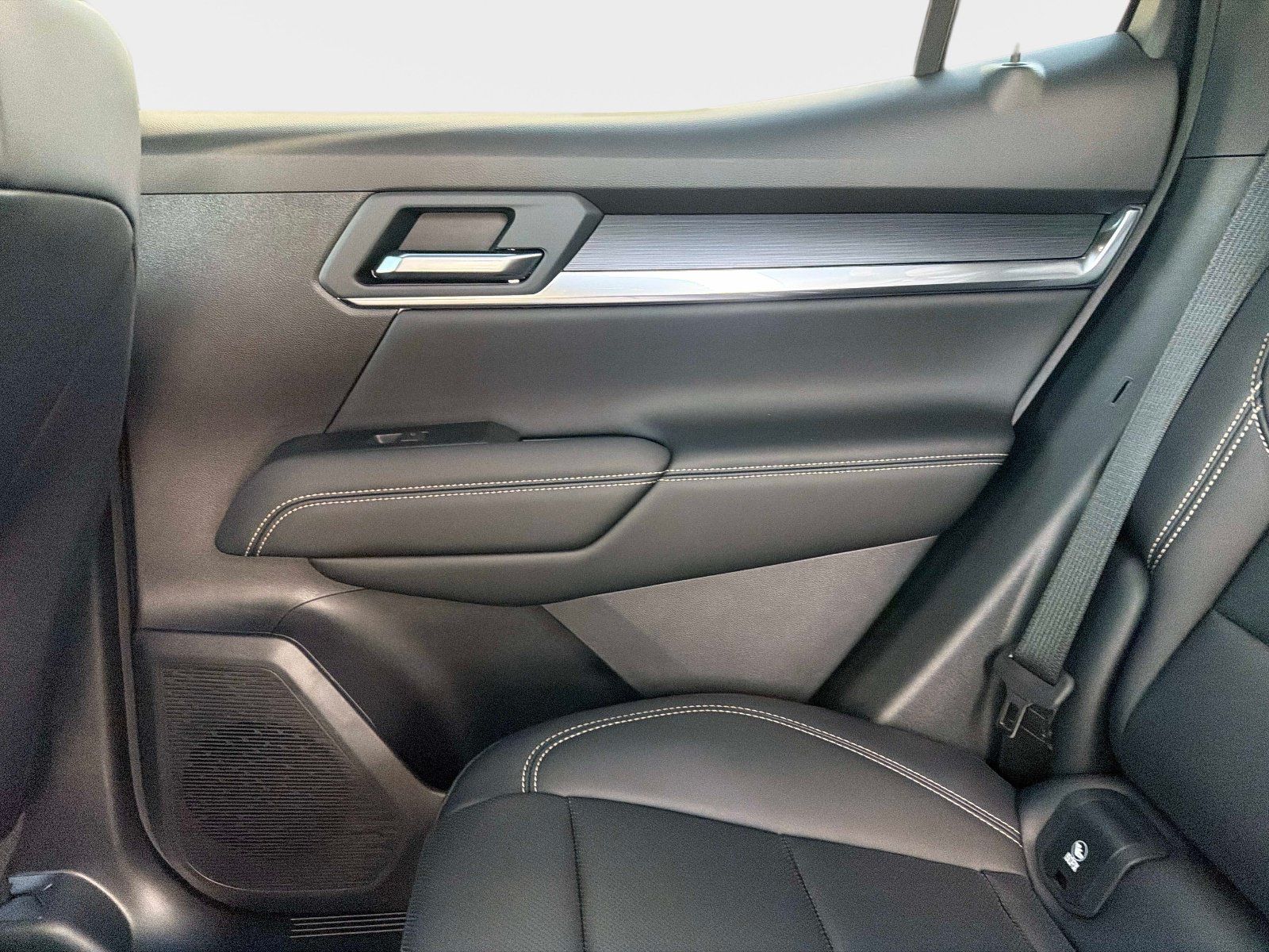New 2027 GMC Terrain Elevation w/ Elevation Premium Package FWD image 14