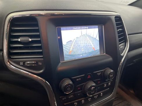 Used 2019 Jeep Grand Cherokee Laredo image 13