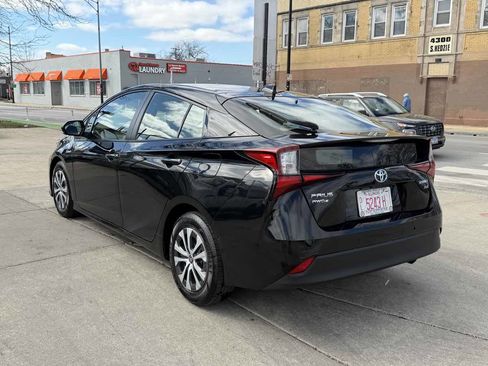Used 2021 Toyota Prius XLE image 7