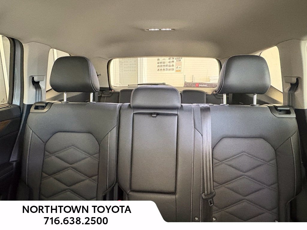 Used 2025 Volkswagen Atlas SE AWD/4WD image 16