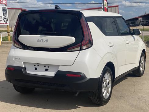 Used 2025 Kia Soul LX w/ LX Technology Package FWD image 5