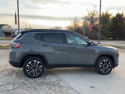 Used 2022 Jeep Compass Limited w/ Sun and Sound Group image 9