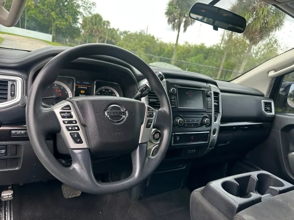 Used 2019 Nissan Titan SV AWD/4WD image 10