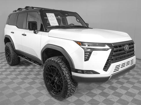 Used 2025 Lexus GX 550 AWD/4WD image 3