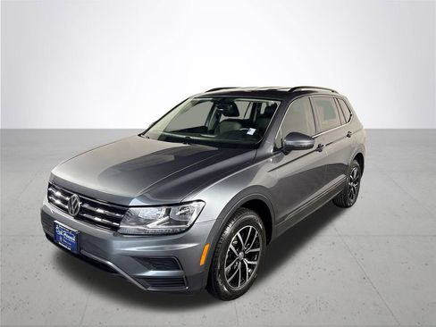 Certified 2021 Volkswagen Tiguan SE image 2