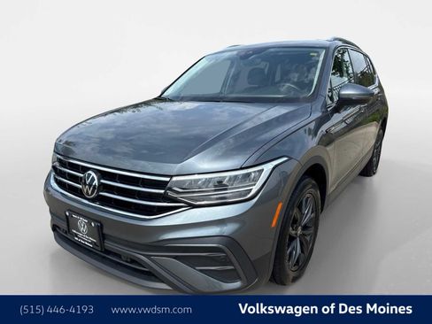 Certified 2024 Volkswagen Tiguan SE image 1