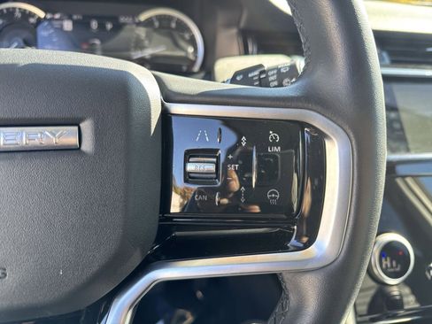 Used 2023 Land Rover Discovery Sport SE image 17