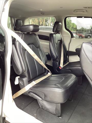 Used 2024 Chrysler Pacifica Touring-L FWD image 19