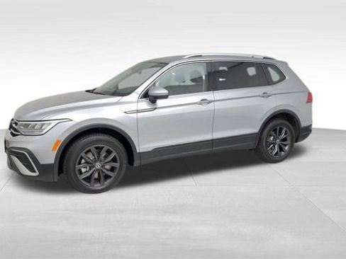 Certified 2024 Volkswagen Tiguan SE image 7