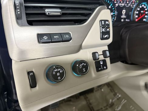 Used 2017 GMC Yukon XL Denali image 12