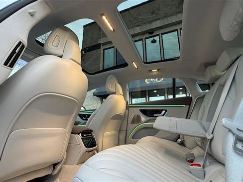 Used 2023 Mercedes-Benz EQS 580 4MATIC Sedan image 19