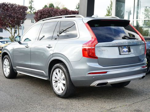 Used 2018 Volvo XC90 T6 Momentum w/ Convenience Package image 3