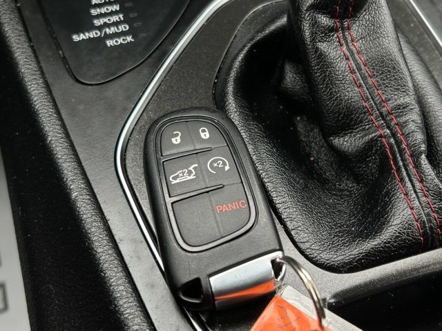 Used 2019 Jeep Cherokee Trailhawk AWD/4WD image 52