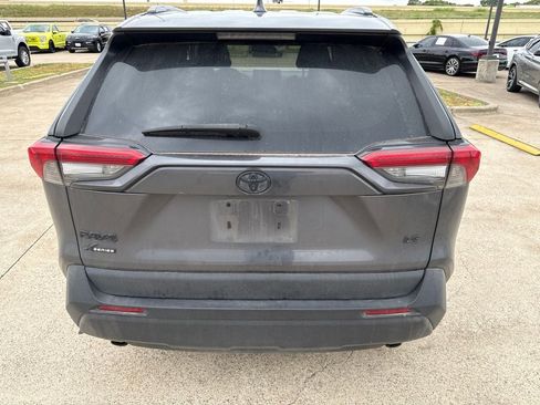 Used 2021 Toyota RAV4 LE FWD image 9