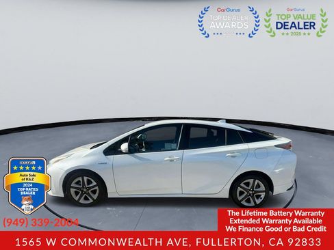 Used 2017 Toyota Prius Four Touring FWD image 2