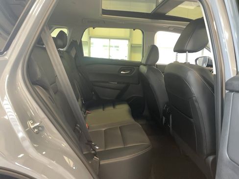 Used 2025 Nissan Rogue SL w/ Tech Package AWD/4WD image 21