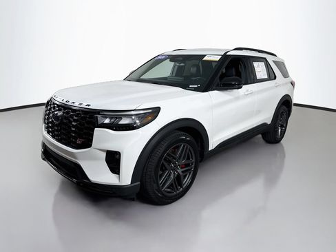 Certified 2026 Ford Explorer ST AWD/4WD image 3