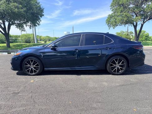 Used 2021 Toyota Camry SE FWD image 4