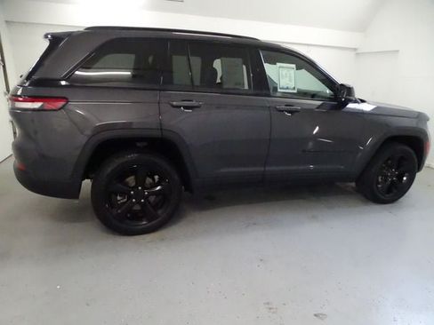 Used 2023 Jeep Grand Cherokee Altitude AWD/4WD image 23
