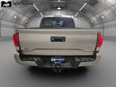 Used 2019 Toyota Tacoma TRD Sport AWD/4WD image 6