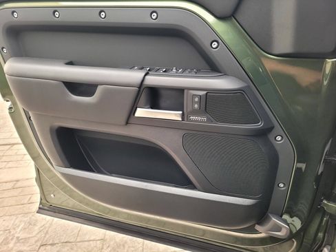 New 2026 Land Rover Defender 130 X-Dynamic SE AWD/4WD image 19