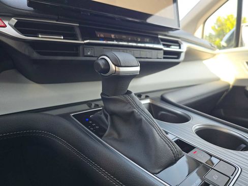 Certified 2025 Toyota Sienna XLE FWD image 36