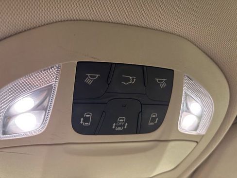 Used 2019 Chrysler Pacifica Touring-L FWD image 21
