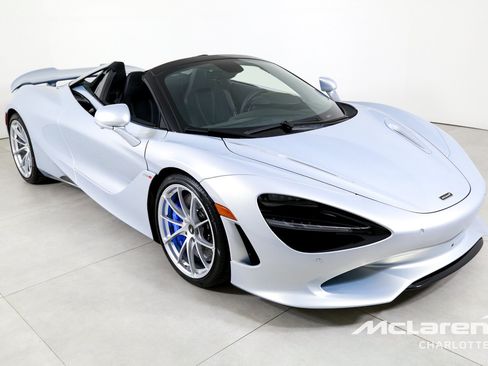 Used 2026 McLaren 750S Spider RWD image 4